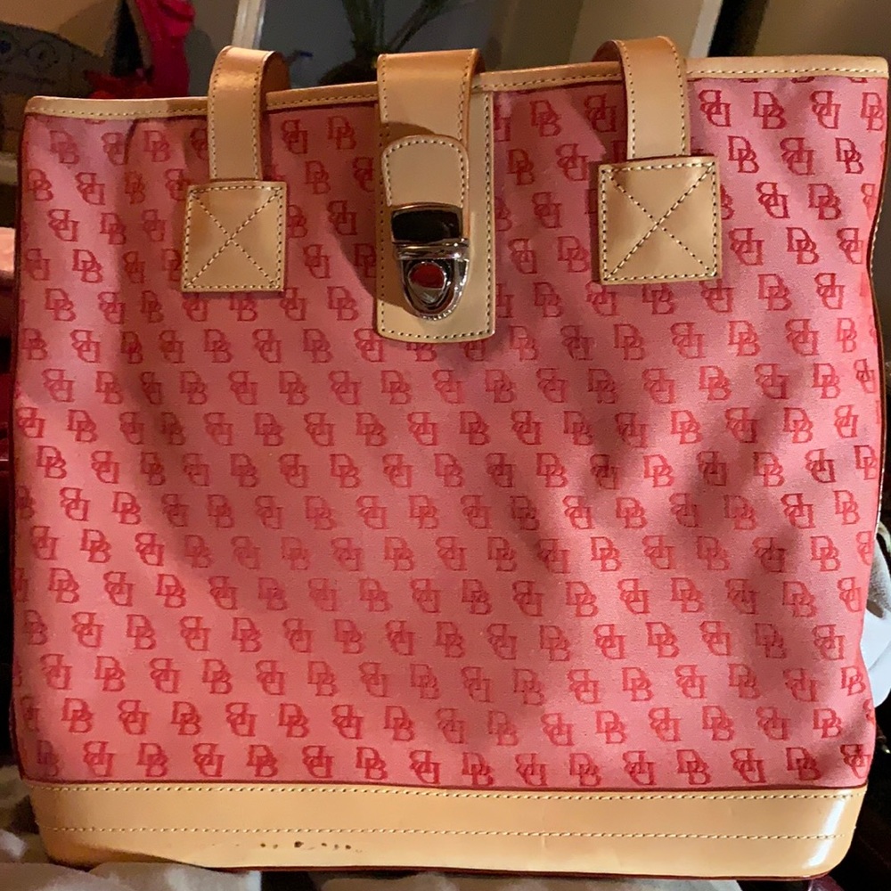 Brand new Dooney and Bourke (red)shoulder bag.